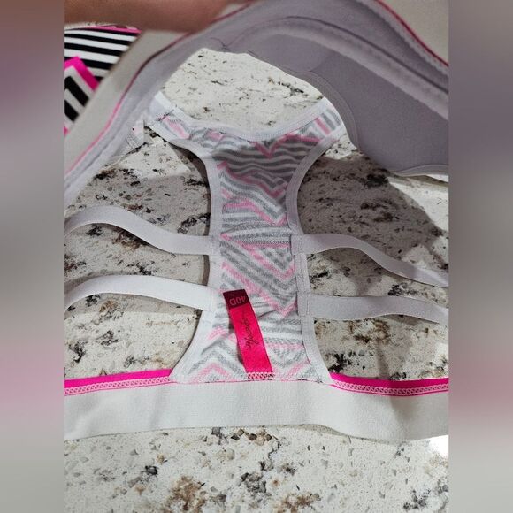 NWT Youmita Boho Racerback Sportsbra Bundle Strappy Back Mesh Lining Size 40 D - Picture 11 of 15